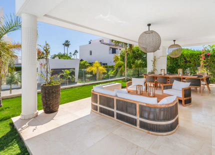 VILLA CONVENIENTE CON PISCINA DE INMERSIÓN EN VENTA EN SAN PEDRO DE ALCÁNTARA