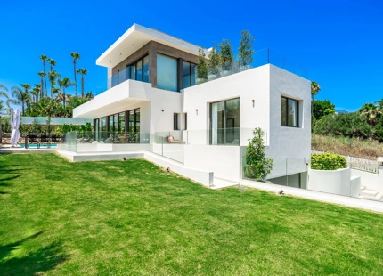 NEWLY BUILT VILLA FOR SALE IN NUEVA ANDALUCIA