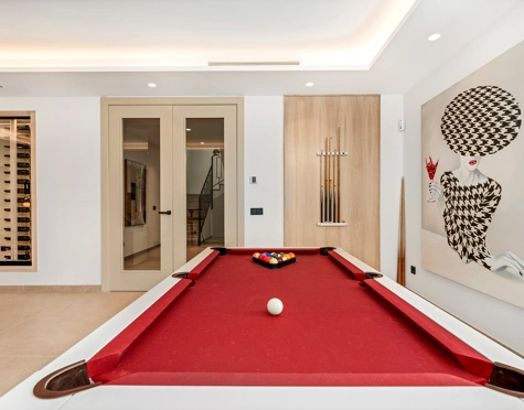 Villa for sale in La Cerquilla, Nueva Andalucia