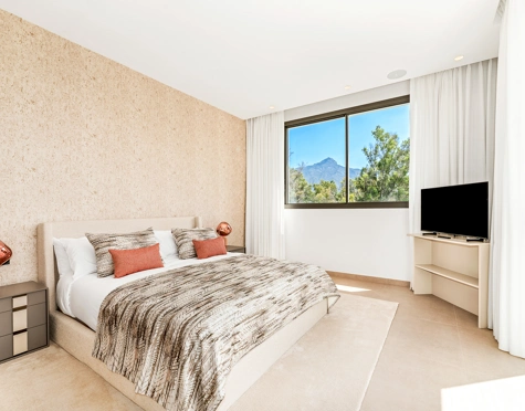 Villa for sale in La Cerquilla, Nueva Andalucia