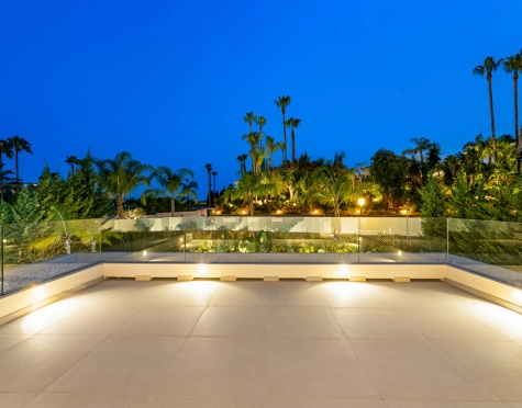 Villa for sale in La Cerquilla, Nueva Andalucia