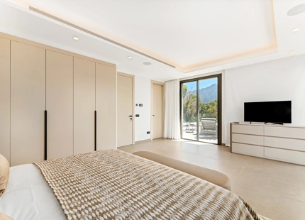 NEWLY BUILT VILLA FOR SALE IN NUEVA ANDALUCIA
