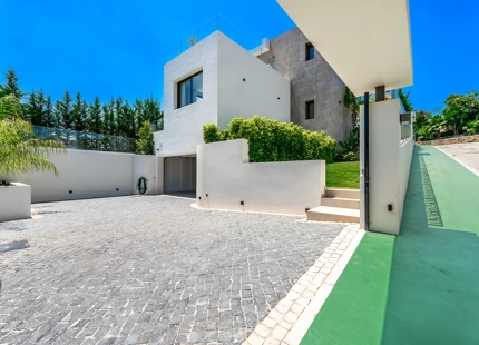 NEWLY BUILT VILLA FOR SALE IN NUEVA ANDALUCIA