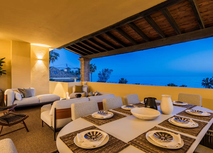 IMPRESIONANTE ÁTICO DÚPLEX EN PRIMERA LÍNEA EN VENTA EN RÍO REAL, MARBELLA