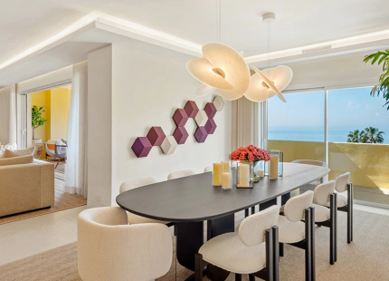 IMPRESIONANTE ÁTICO DÚPLEX EN PRIMERA LÍNEA EN VENTA EN RÍO REAL, MARBELLA