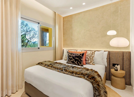 IMPRESIONANTE ÁTICO DÚPLEX EN PRIMERA LÍNEA EN VENTA EN RÍO REAL, MARBELLA