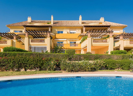 IMPRESIONANTE ÁTICO DÚPLEX EN PRIMERA LÍNEA EN VENTA EN RÍO REAL, MARBELLA