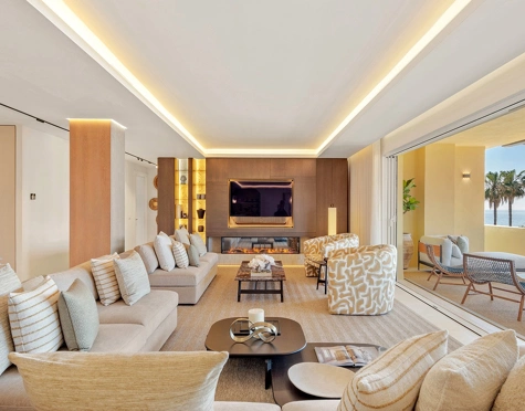 IMPRESIONANTE ÁTICO DÚPLEX EN PRIMERA LÍNEA EN VENTA EN RÍO REAL, MARBELLA