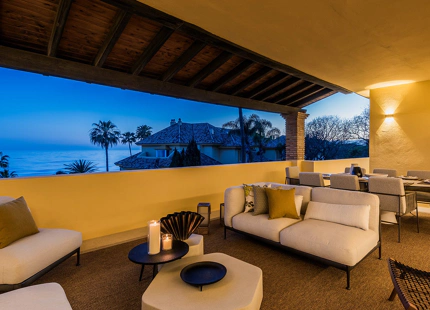 IMPRESIONANTE ÁTICO DÚPLEX EN PRIMERA LÍNEA EN VENTA EN RÍO REAL, MARBELLA