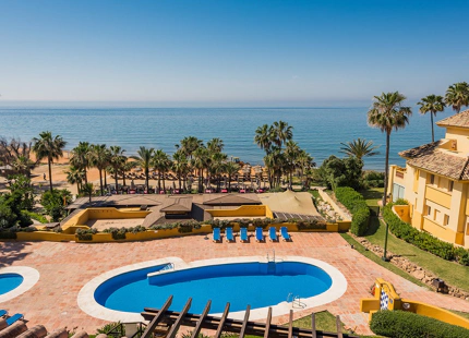 IMPRESIONANTE ÁTICO DÚPLEX EN PRIMERA LÍNEA EN VENTA EN RÍO REAL, MARBELLA