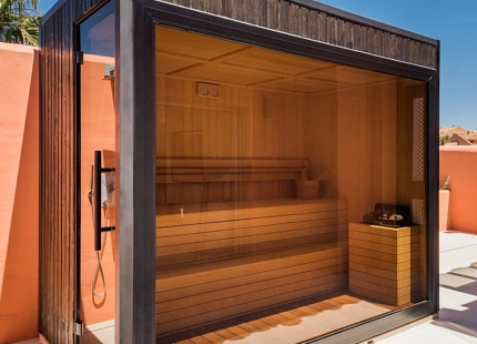 ÁTICO DÚPLEX MODERNO EN PRIMERA LÍNEA DE PLAYA EN VENTA EN MARBELLA ESTE