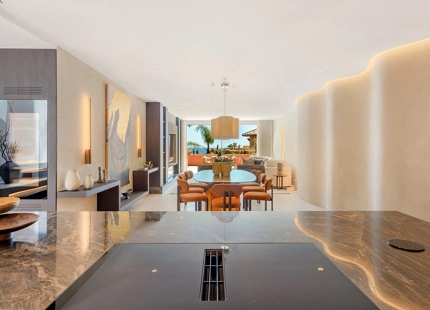 ÁTICO DÚPLEX MODERNO EN PRIMERA LÍNEA DE PLAYA EN VENTA EN MARBELLA ESTE