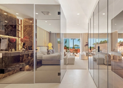 ÁTICO DÚPLEX MODERNO EN PRIMERA LÍNEA DE PLAYA EN VENTA EN MARBELLA ESTE