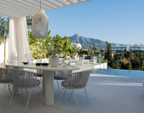 Villa for sale in Nueva Andalucia, Marbella