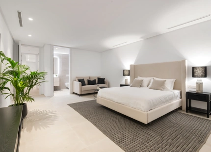 ESPLENDIDA VILLA JUNTO A LA PLAYA EN CORTIJO BLANCO, SAN PEDRO DE ALCÁNTARA