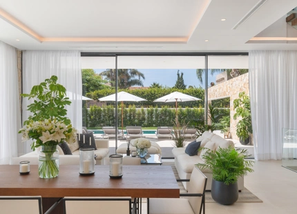 ESPLENDIDA VILLA JUNTO A LA PLAYA EN CORTIJO BLANCO, SAN PEDRO DE ALCÁNTARA