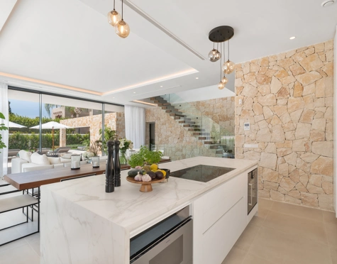 Villa for sale in Cortijo Blanco, San Pedro de Alcantara