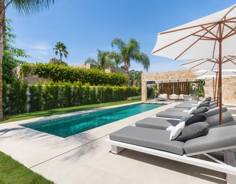 Villa for sale in Cortijo Blanco, San Pedro de Alcantara