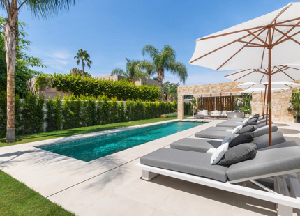 ESPLENDIDA VILLA JUNTO A LA PLAYA EN CORTIJO BLANCO, SAN PEDRO DE ALCÁNTARA