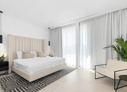 ESPLENDIDA VILLA JUNTO A LA PLAYA EN CORTIJO BLANCO, SAN PEDRO DE ALCÁNTARA