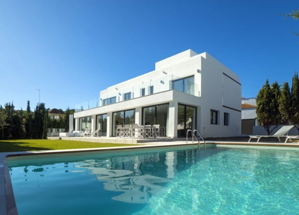 ESPECTACULAR VILLA RECIENTEMENTE RENOVADA EN LAGOMAR, NUEVA ANDALUCÍA
