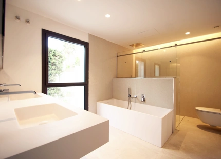 ESPECTACULAR VILLA RECIENTEMENTE RENOVADA EN LAGOMAR, NUEVA ANDALUCÍA