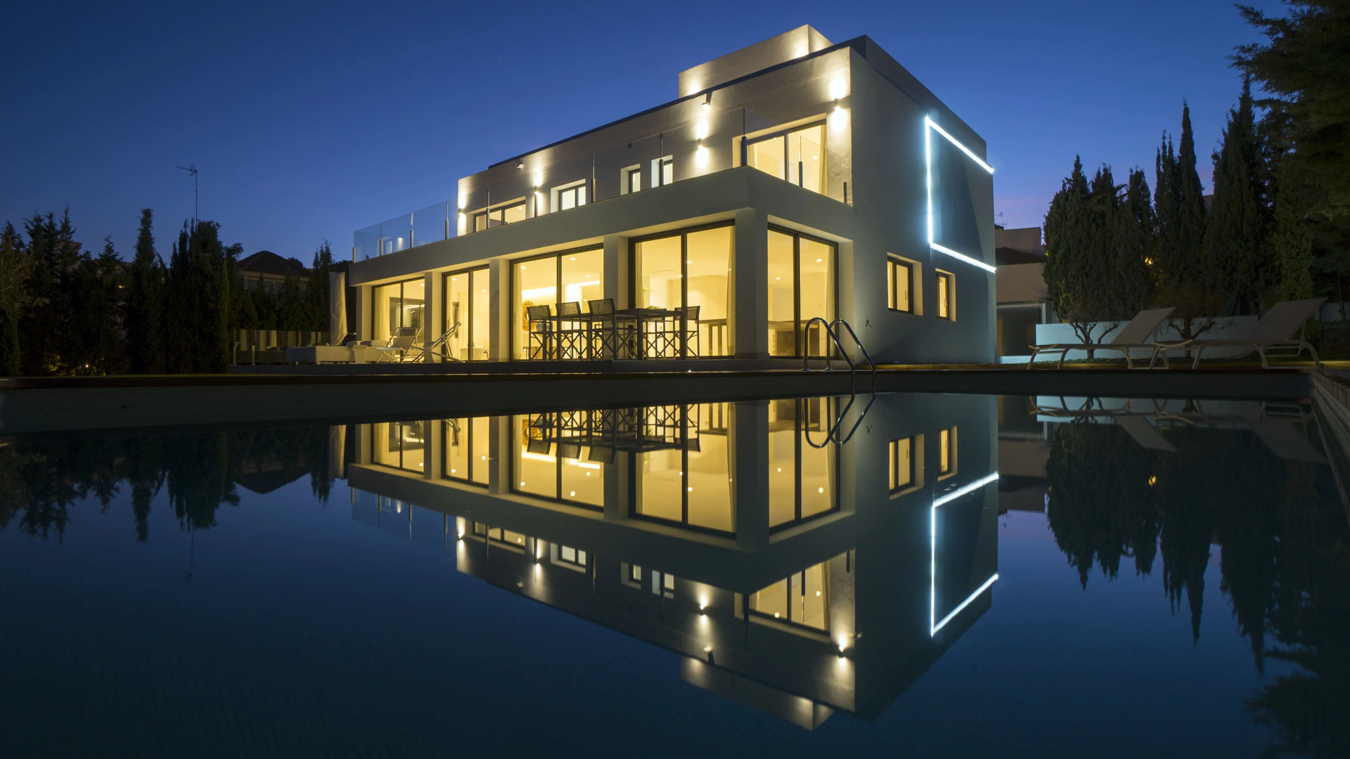 Villa en venta en Nueva Andalucia, Marbella