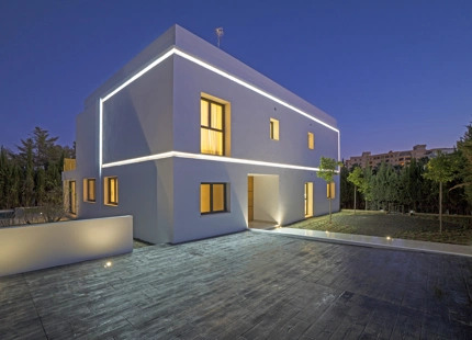 ESPECTACULAR VILLA RECIENTEMENTE RENOVADA EN LAGOMAR, NUEVA ANDALUCÍA