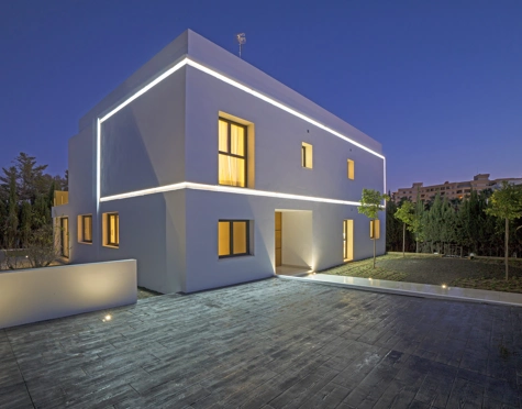 Villa for sale in Nueva Andalucia, Marbella