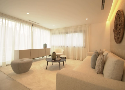 ESPECTACULAR VILLA RECIENTEMENTE RENOVADA EN LAGOMAR, NUEVA ANDALUCÍA