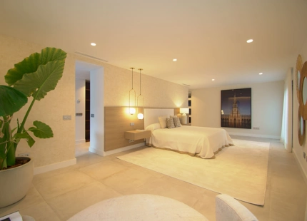 ESPECTACULAR VILLA RECIENTEMENTE RENOVADA EN LAGOMAR, NUEVA ANDALUCÍA