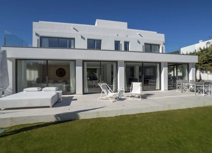 ESPECTACULAR VILLA RECIENTEMENTE RENOVADA EN LAGOMAR, NUEVA ANDALUCÍA