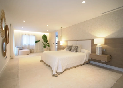 ESPECTACULAR VILLA RECIENTEMENTE RENOVADA EN LAGOMAR, NUEVA ANDALUCÍA