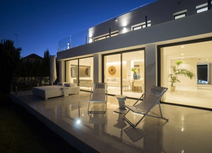 ESPECTACULAR VILLA RECIENTEMENTE RENOVADA EN LAGOMAR, NUEVA ANDALUCÍA