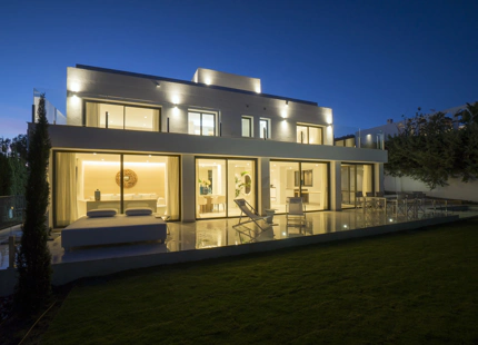 ESPECTACULAR VILLA RECIENTEMENTE RENOVADA EN LAGOMAR, NUEVA ANDALUCÍA