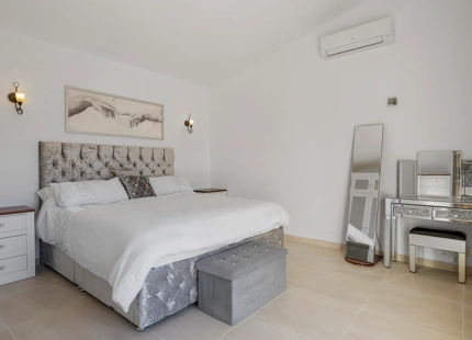 ENCANTADORA VILLA CON VISTAS A LA MONTAÑA Y AL GOLF EN VENTA EN VALLE ROMANO, ESTEPONA