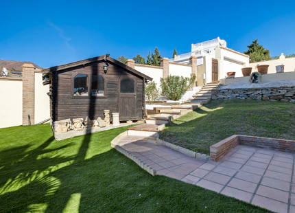 ENCANTADORA VILLA CON VISTAS A LA MONTAÑA Y AL GOLF EN VENTA EN VALLE ROMANO, ESTEPONA