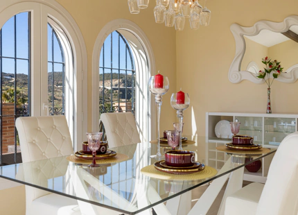 ENCANTADORA VILLA CON VISTAS A LA MONTAÑA Y AL GOLF EN VENTA EN VALLE ROMANO, ESTEPONA