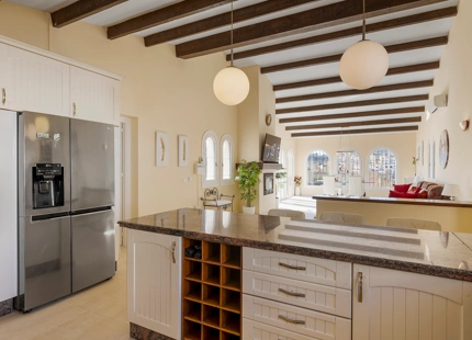 ENCANTADORA VILLA CON VISTAS A LA MONTAÑA Y AL GOLF EN VENTA EN VALLE ROMANO, ESTEPONA