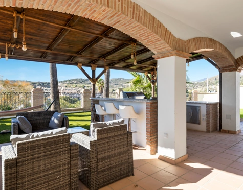 Villa for sale in Valle Romano, Estepona West