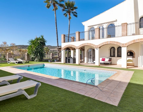 Villa for sale in Valle Romano, Estepona West