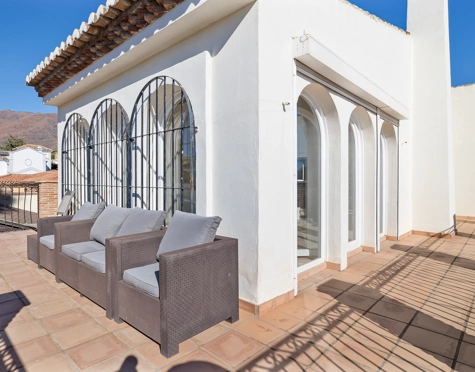 Villa for sale in Valle Romano, Estepona West