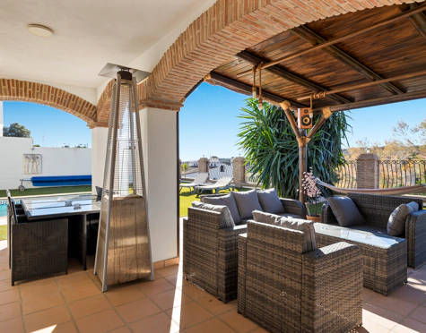 Villa for sale in Valle Romano, Estepona West