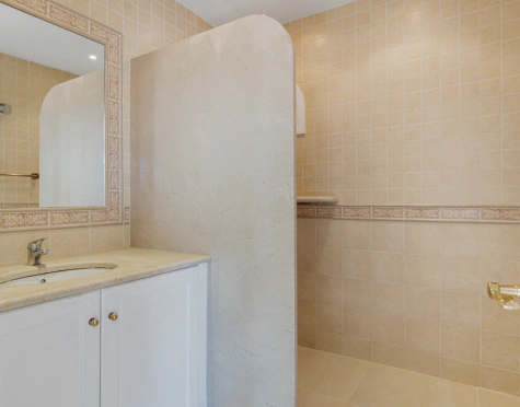 Villa for sale in Valle Romano, Estepona West