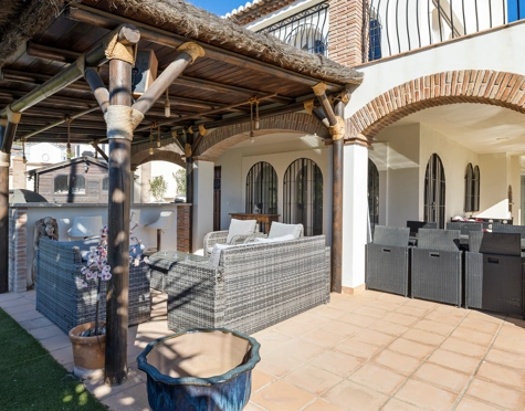 Villa for sale in Valle Romano, Estepona West