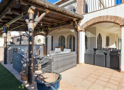 ENCANTADORA VILLA CON VISTAS A LA MONTAÑA Y AL GOLF EN VENTA EN VALLE ROMANO, ESTEPONA