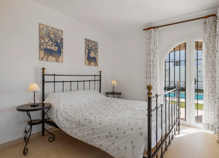 ENCANTADORA VILLA CON VISTAS A LA MONTAÑA Y AL GOLF EN VENTA EN VALLE ROMANO, ESTEPONA