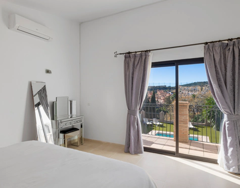Villa for sale in Valle Romano, Estepona West