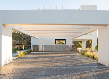 LUJOSA VILLA CONTEMPORÁNEA CON VISTAS AL MEDITERRÁNEO