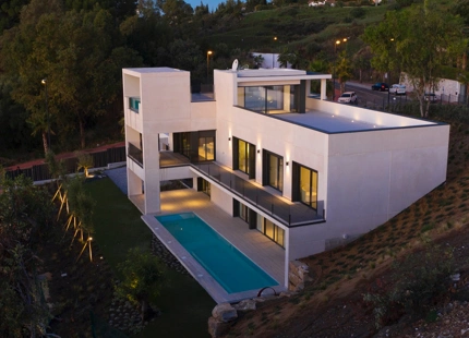 LUJOSA VILLA CONTEMPORÁNEA CON VISTAS AL MEDITERRÁNEO